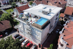 Smeštaj TEA sa dva bazena